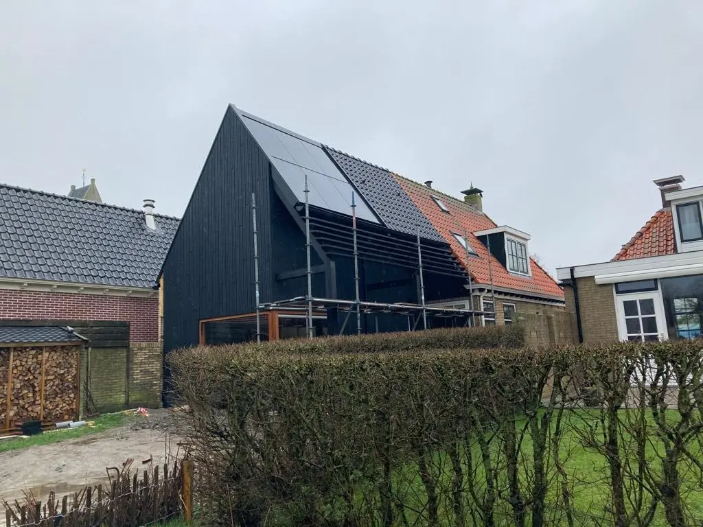 Moderne aanbouw woning in Schraard